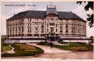 Im luxemburgischen Badeort Mondorf-Les-Bains richteten die Alliierten nach dem Ende des Zweiten Weltkriegs ein von der Öffentlichkeit streng abgeschirmtes "Interrogation Center" ein. Es waren keine Badegäste, sondern die Hauptangeklagten der Nürnberger Prozesse wie Hermann Göring, Joachim von Ribbentrop, Albert Speer und Julius Streicher, die in dem Hotel untergebracht wurden, bis ein Ort für die Prozesse gefunden war.